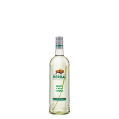 Крепкий алкогольный напиток на основе водки и настоя Зубровки Herbal Bison Grass Vodk 0,5л. 40%