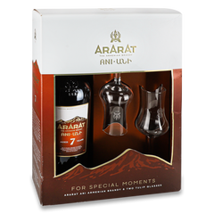 Набор: армянский бренди Ararat Ani 7 лет 0.7л + 2 стекла. 40%