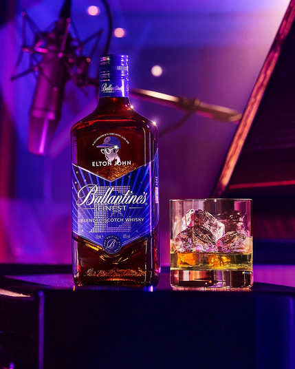 Виски Ballantine's Finest Elton John 0.7л 40% LE Цена — 749 грн